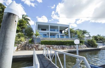 Gold Coast Luxury Waterfront House - Holiday Find 6