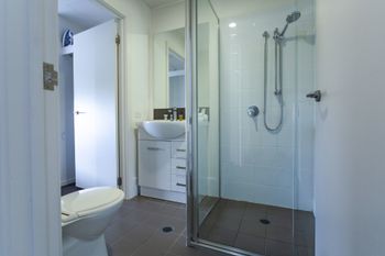 Watt Street 1 BR Apartment W Ocean Views - Holiday Find 2