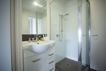 Watt Street 1 BR Apartment W Ocean Views - Holiday Find 1