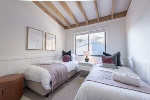 Discobulous 7 - Holiday Find 0