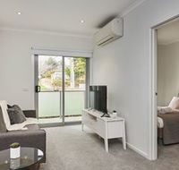 Bright  Updated 1 Bedroom Apartment - Holiday Find