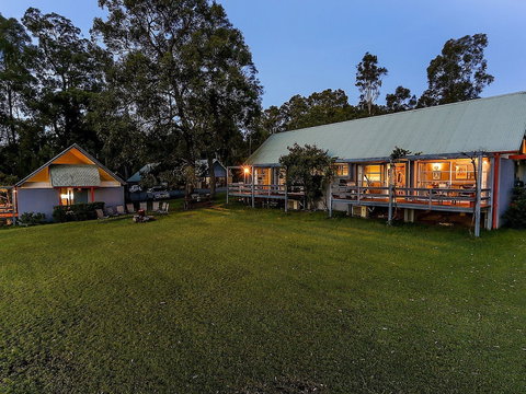 Vineyard Hill - Holiday Find 0