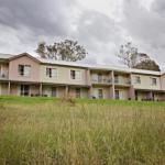 BATHURST GOLDFIELDS MOTEL On MOUNT PANORAMA - Holiday Find 0
