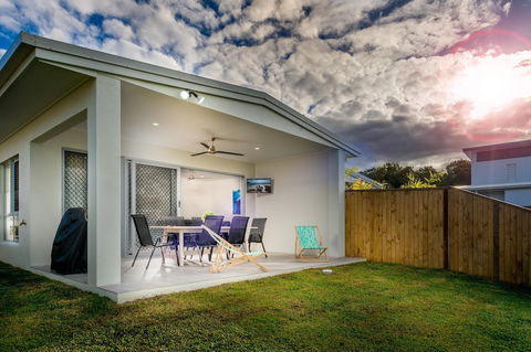 Blue Lagoon Villa B - Holiday Find 1