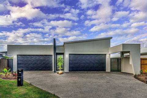 Blue Lagoon Villa B - Holiday Find 0