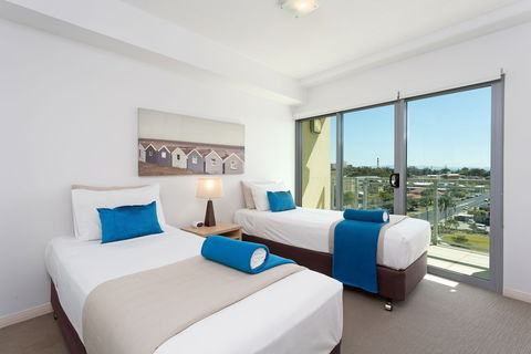 Proximity Waterfront Apartments - Holiday Find 5
