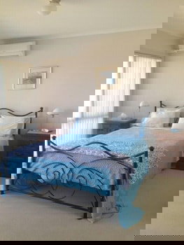 Christies No 1 Esplanade - Holiday Find 2