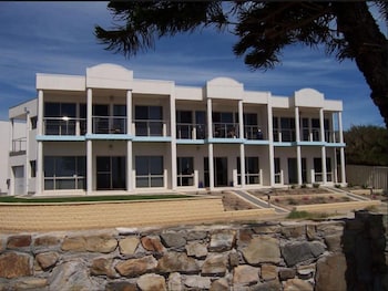 Christies No 1 Esplanade - Holiday Find 5