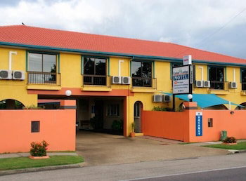 Cedar Lodge Motel Townsville - Holiday Find 1