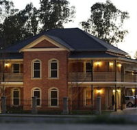 Carlyle Suites  Apartments - Holiday Find