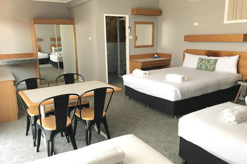 Cascades Motor Inn - Holiday Find 4