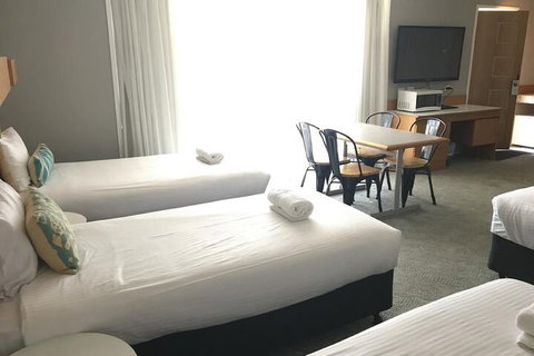 Cascades Motor Inn - Holiday Find 7