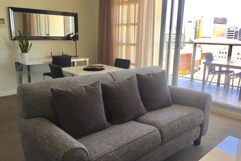 Adelaide DressCircle Apartments North Terrace - Holiday Find 5