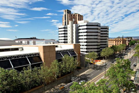 Adelaide DressCircle Apartments North Terrace - Holiday Find 6