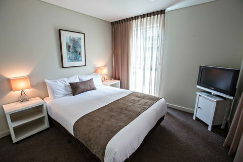 Adelaide DressCircle Apartments North Terrace - Holiday Find 4
