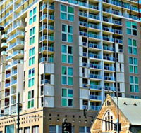 Adelaide DressCircle Apartments North Terrace - Holiday Find