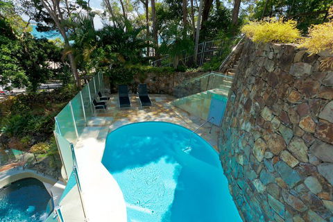 Little Cove Court - Holiday Find 2