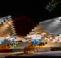 Black Gold Motel - Holiday Find