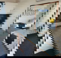 Budget on the Lake - Holiday Find