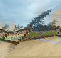 Outlook Hill Vineyard Cottages - Holiday Find