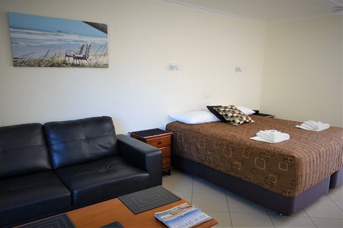 Pacific Palms Motor Inn - Holiday Find 3