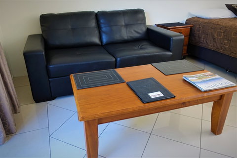 Pacific Palms Motor Inn - Holiday Find 6