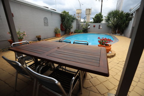 The Town House Motor Inn - Holiday Find 2