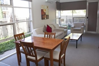 Central Shepparton Apartments - Holiday Find 4