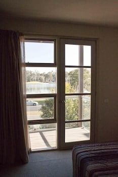 Central Shepparton Apartments - Holiday Find 2