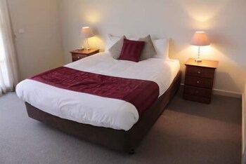 Central Shepparton Apartments - Holiday Find 3