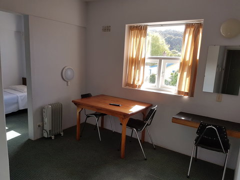 The Menai Hotel Motel - Holiday Find 3