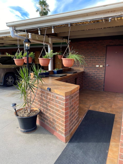 Elm Court Motel - Holiday Find 6