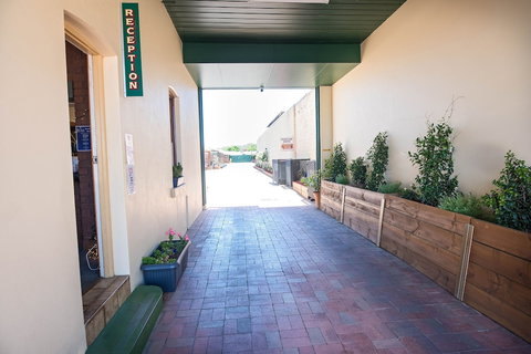 Elm Court Motel - Holiday Find 4