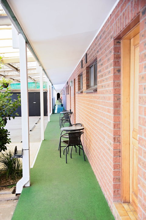 Elm Court Motel - Holiday Find 5