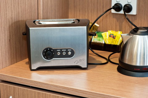 Colonial Terrace Motor Inn - Holiday Find 3