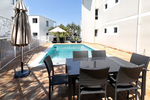 Aqua Promenade Beachfront Apartments - Holiday Find 2