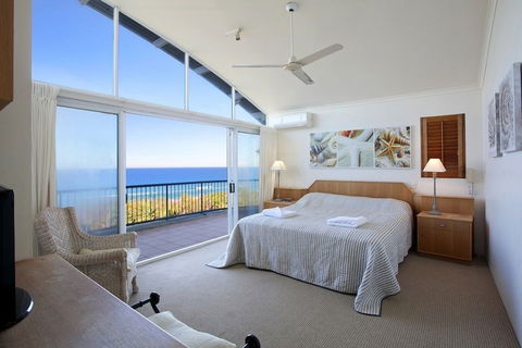 Aqua Promenade Beachfront Apartments - Holiday Find 6