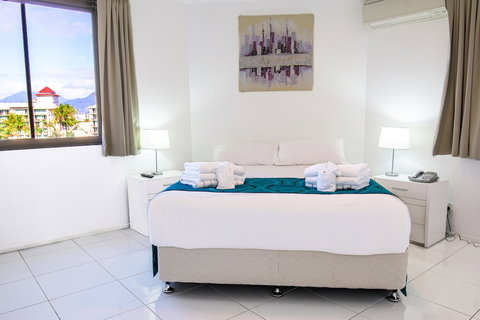 Cairns Aquarius - Holiday Find 3