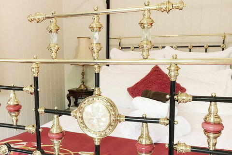 Number 12 Bed & Breakfast - Holiday Find 7