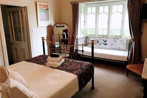 Number 12 Bed & Breakfast - Holiday Find 3
