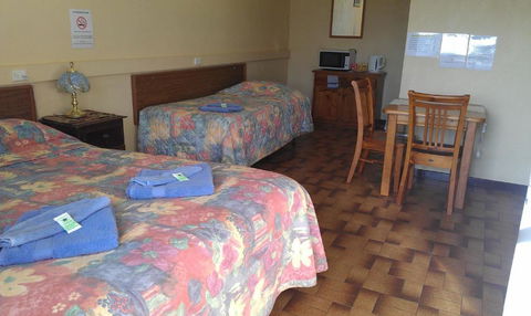 Goolgowi Highway Motel - Holiday Find 3