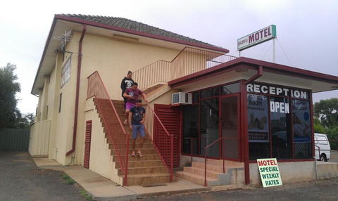 Goolgowi Highway Motel - Holiday Find 5