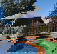 Golden Reef Motor Inn - Holiday Find