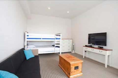 Four Kings Apartments - Holiday Find 5