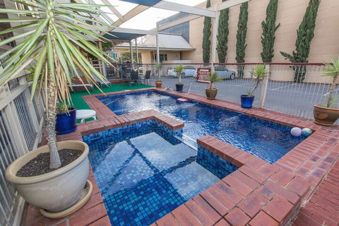 MAS Country Riverboat Lodge Motor Inn - Holiday Find 3