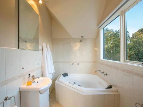 Jolee Accommodation - Holiday Find 0