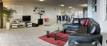 On The River Apartments - Holiday Find 4