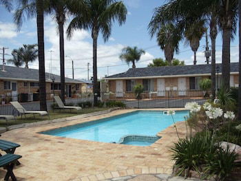 Town & Country Motor Inn - Holiday Find 2