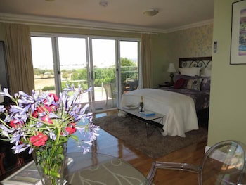 Gooromon Park Cottages - Holiday Find 6