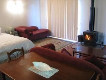 Hill Top Country Guest House - Holiday Find 4